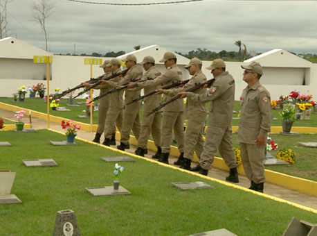 031116-cotidiano-enterro-tvgazeta