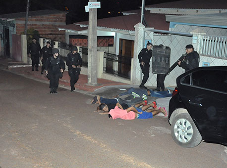 031116-policia-assaltorefens-cleriston