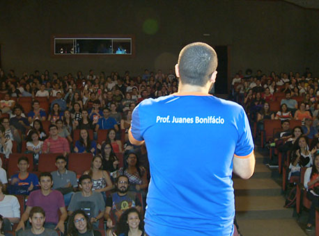 041116-cotidiano-aulaocursinho-tvgazeta