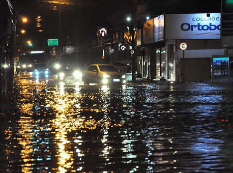 101116-cotidiano-fortechuva