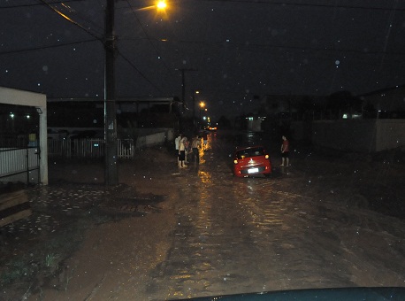 101116-cotidiano-loteamento-alagados-ilhados