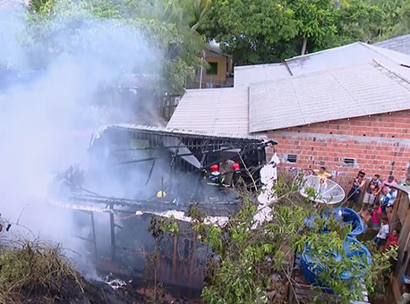 231116-cotidiano-incendiocruzeirodosul-tvgazeta