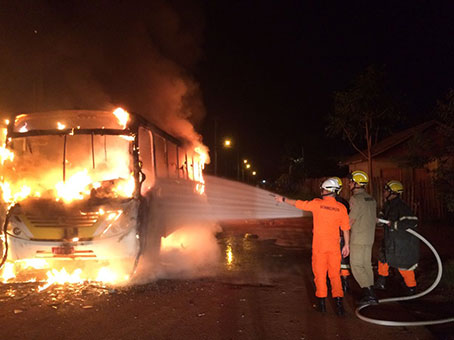 021216-policia-onibus-cedida2