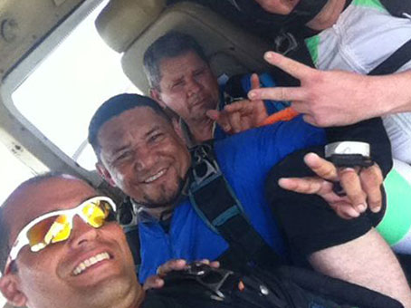 041216-policia-paraquedista-cedida