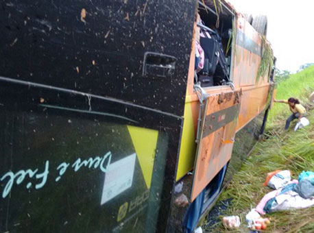 301216-policia-acidenteonibus-juruaemtempo2