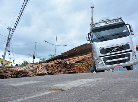 090117-policia-carreta-tomba