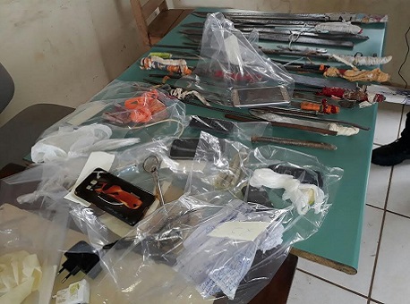 100117-policia-revista-no-foc