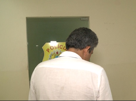 2601117-policia-assalto-floresta