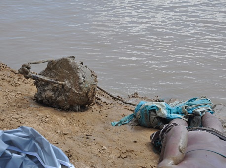 270617-policia-corpo-rio-amarrado