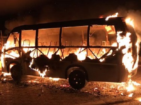 260717-policia-incendio-micro-onibus