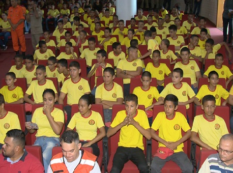 121217-politica-projeto-bombeiro-mirim