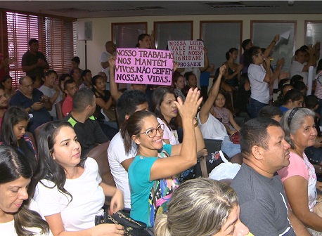 121217-politica-servidores-acampados-aleac