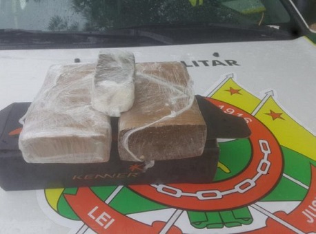 080117-policia-droga-jovem-apreendida