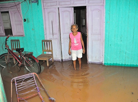 120118-cotidiano-casas-alagadas