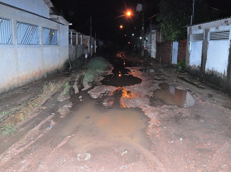 120118-cotidiano-rua-esburacada