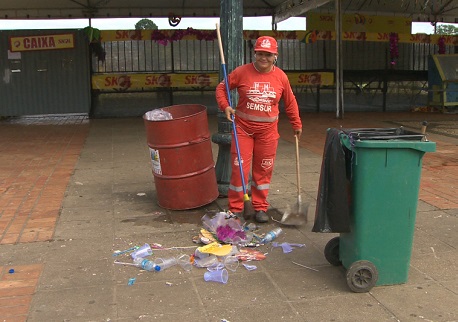120218-cotidiano-limpeza-das-ruas