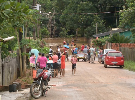 140218-cotidiano-albertsampaio-alagado