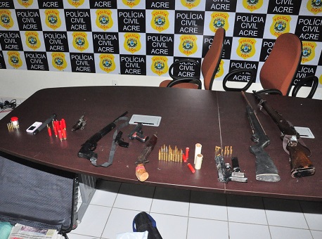 160318-policia-material-apreendido