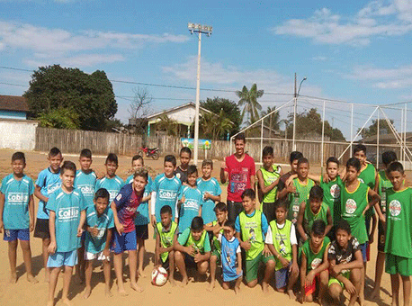 150718-cotidiano-escolinhafutebol-cedida
