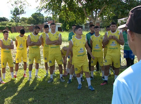 111218-esporte-galo-aprest