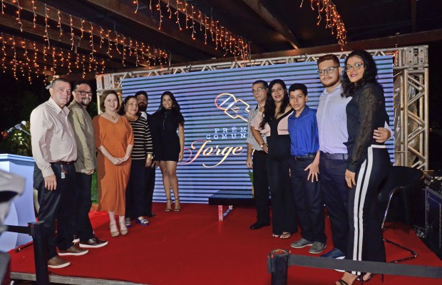 Foto 1 - A familia de Jorge Said com a prefeita Socorro Neri