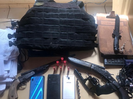 141119-assalto-escola