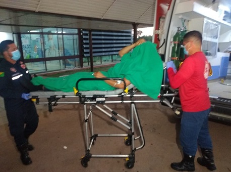 06-08-2020 segurança-atira-acidentalmente-em-si-mesmo