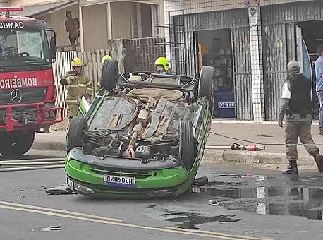 13082020-carro-capotado