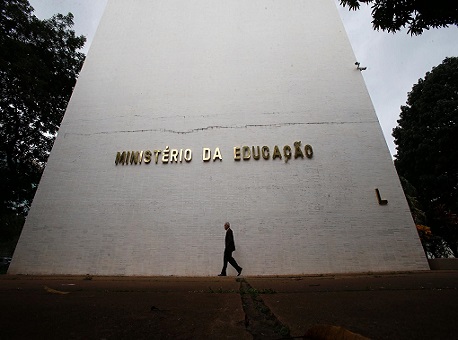 17-08-20-mec-internet-alunos-baixa-renda