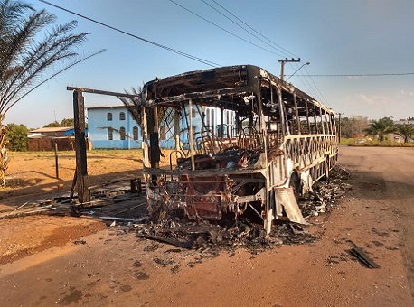 17-08-20-onibus-santa-maria-queimado