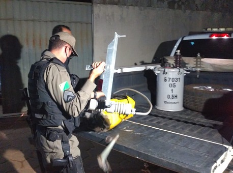 29-08-2020 funcionário-de-empresa-de-energia-é-preso-com-transformador-roubado