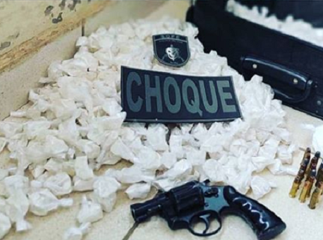 20-09-2020 policia-militar-prende-homem-por-porte-ilegal-de-arma-e-tráfico