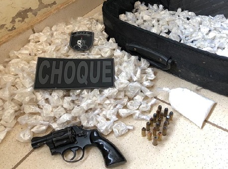 21-09-20-pmac-apreensao-drogas-armas-preso-ramal-do-canil