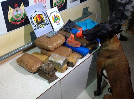 22-09-20-pmac-apreensao-drogas-morro-do-marosa