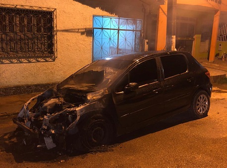 10-11-20-carro-incendio-feijo