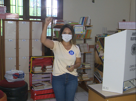 15-11-20-marisa-galvão-votando