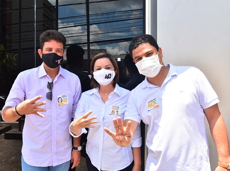 15-11-20-socorro-neri-votando