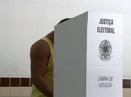 24-11-20-cabine-de-votação