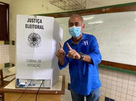 29-11-2020 bocalom-votando-1