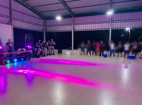 07-12-2020 PM-encerra-festa-irregular-em-zona-rural-de-Rio-Branco