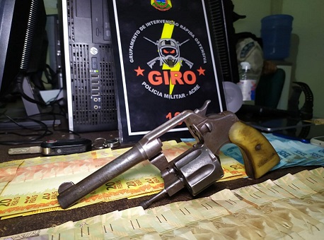 12-12-2020 homens-invadem-loja-e-fazem-funcionários-e-clientes-de-r1