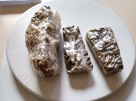 17-12-20-visitante-tentando-entrar-com-drogas-presidio