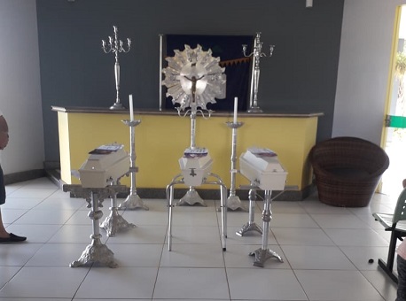 21-12-20-caixões-crianças-carbonizadas