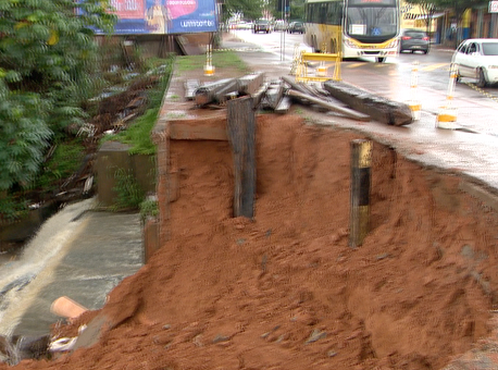 07-01-2020 desbarrancamento-na-avenida-sobral