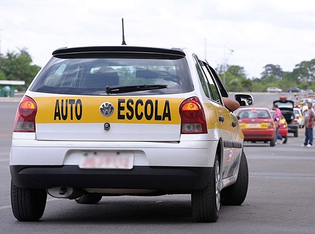 13-01-2021 Dona-de-autoescola-que-enganou-clientes-é-condenada