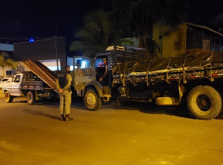 09-02-21-Policia aprrende madeira ilegal