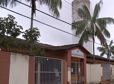 12-02-21-Reservatório pode desabar em escola