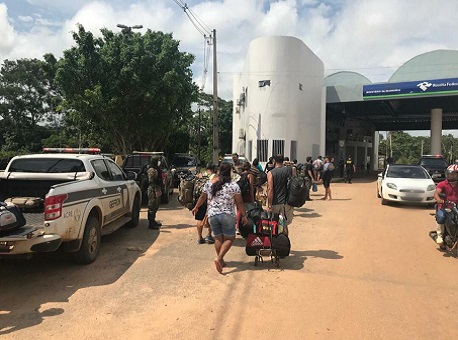 19-02-21-caminhoneiros-fronteira