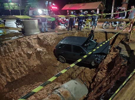 21-03-21-Mototrista alcoolizado invade obra da prefeitura