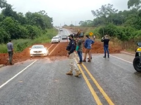 23-03-21-Trafego restabelecido BR-317